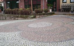 Natur- und Betonsteinpflaster