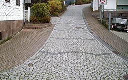 Natur- und Betonsteinpflaster